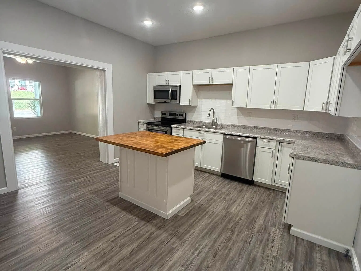 2 bed, 1100 sqft, $1,300 — Photo 3
