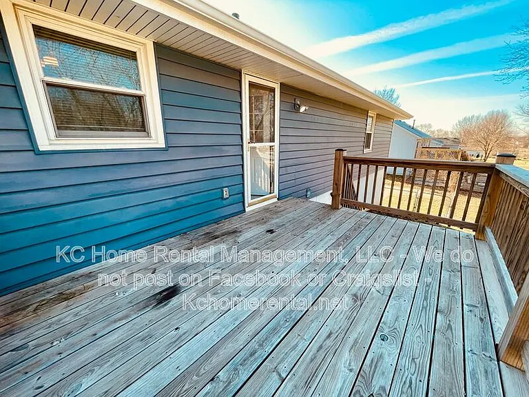 10606 N Oak Trafficway — Photo 24