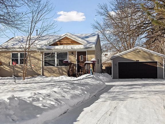 3rd image of 10012 Cottonwood St NW #1
