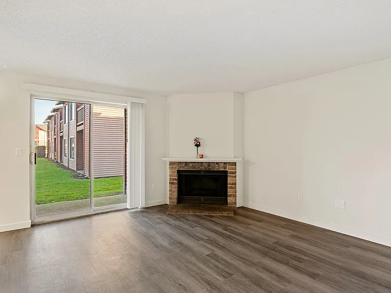 Pointe East — Photo 31