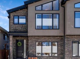 1126 W 40th St SW, Calgary, AB T3C 1W5