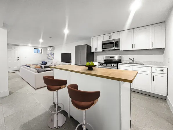 34 Hubbard Place image 1 of 6