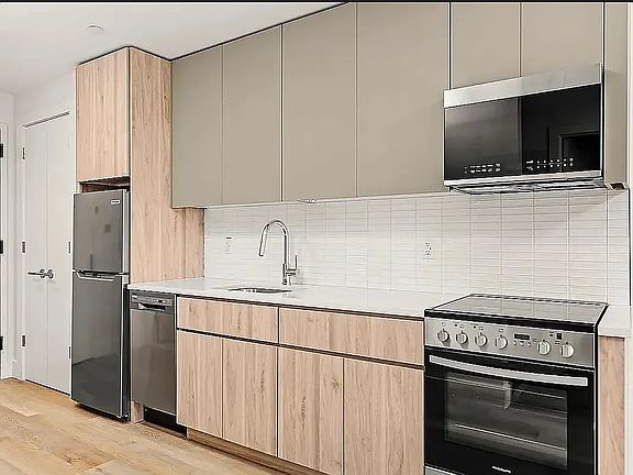 2nd image of 91 Bruckner Blvd #426