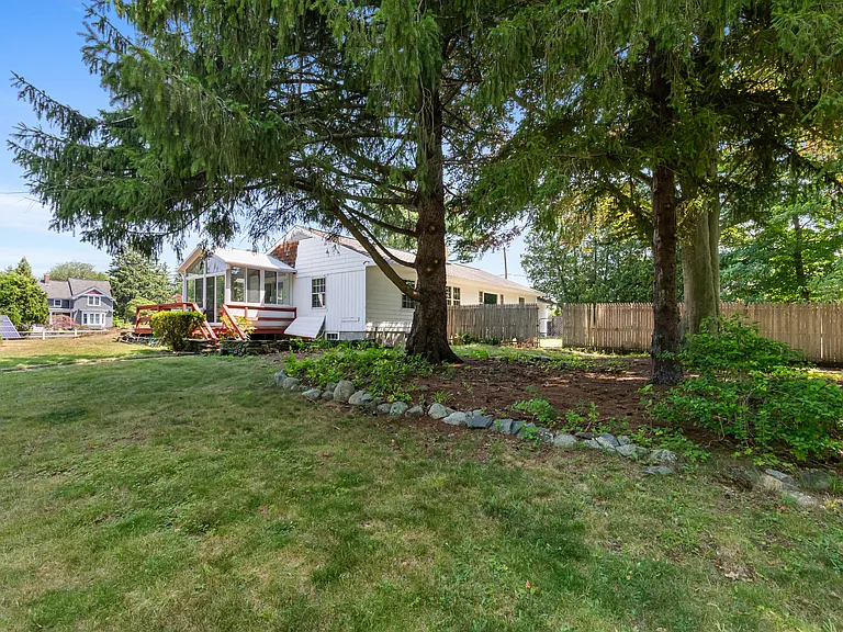 355 Pearse Rd — Photo 56