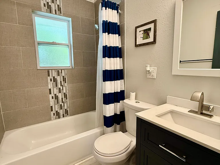 2624 W Desoto St #A — Photo 14