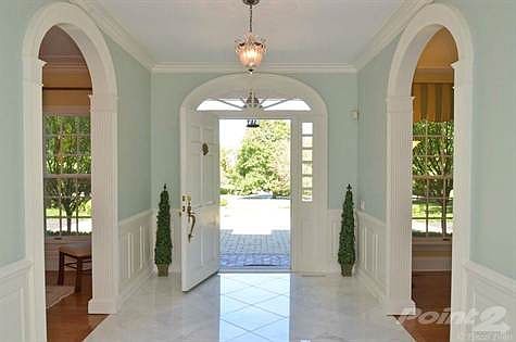 Exqusite foyer entry views overlooking lovely front yard!