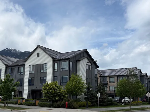 1348 Halyard Pl, Squamish, BC V8B 2A1