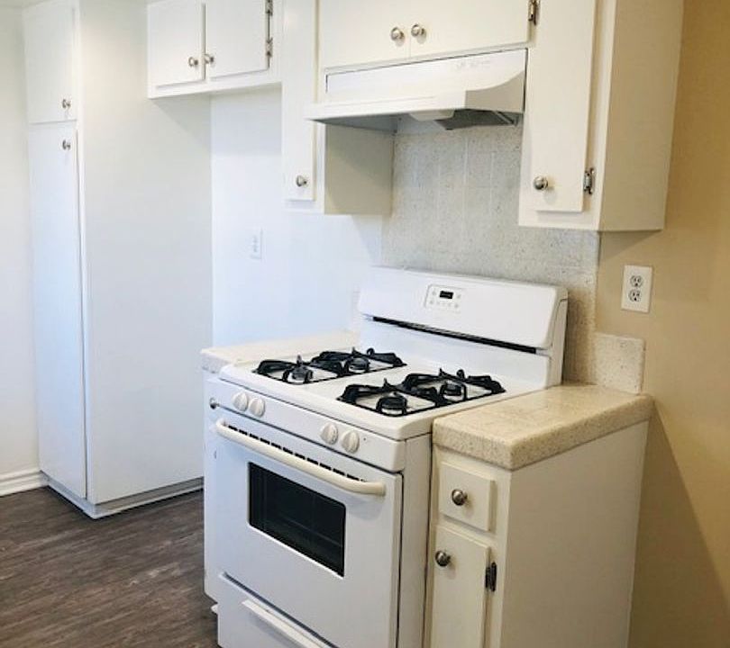 1st image of 10518 Western Ave APT 205