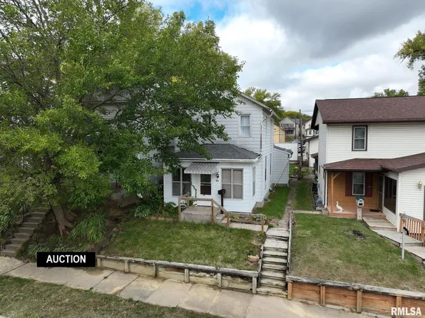 313 W 6th St, Muscatine, IA 52761