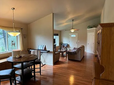 3 bed, 1553 sqft, $2,395 — Photo 3