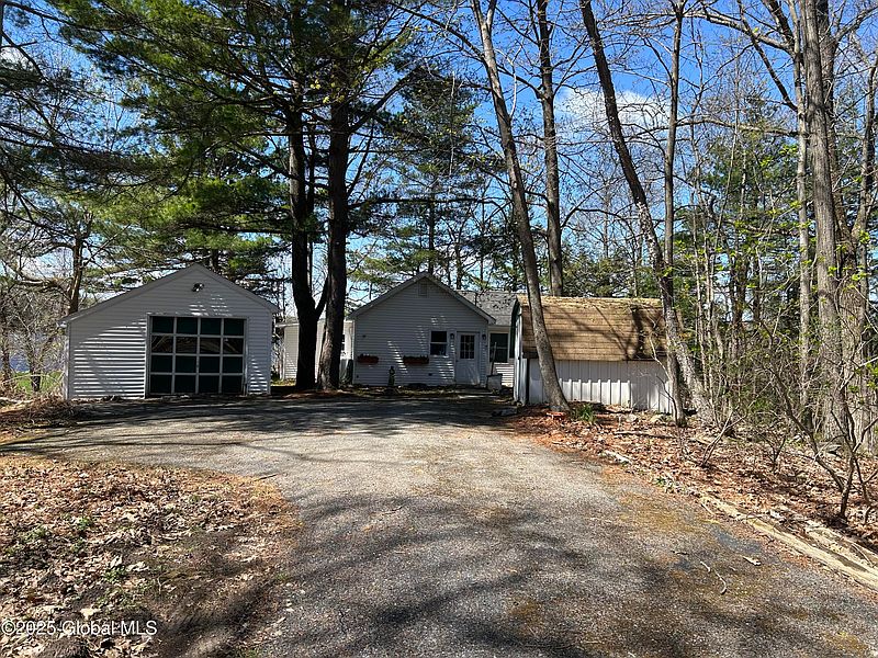 2nd image of 284 Lake Road