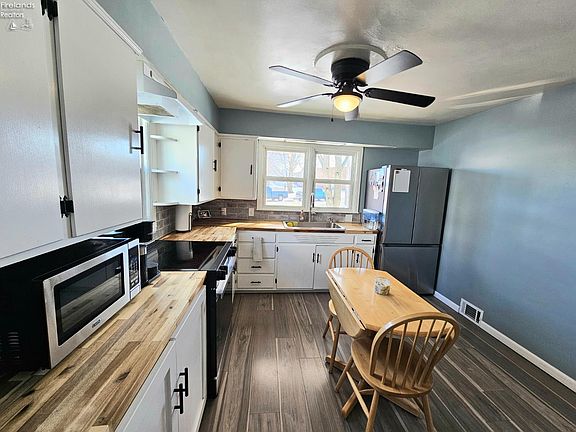 3rd image of 606 Fremont Rd