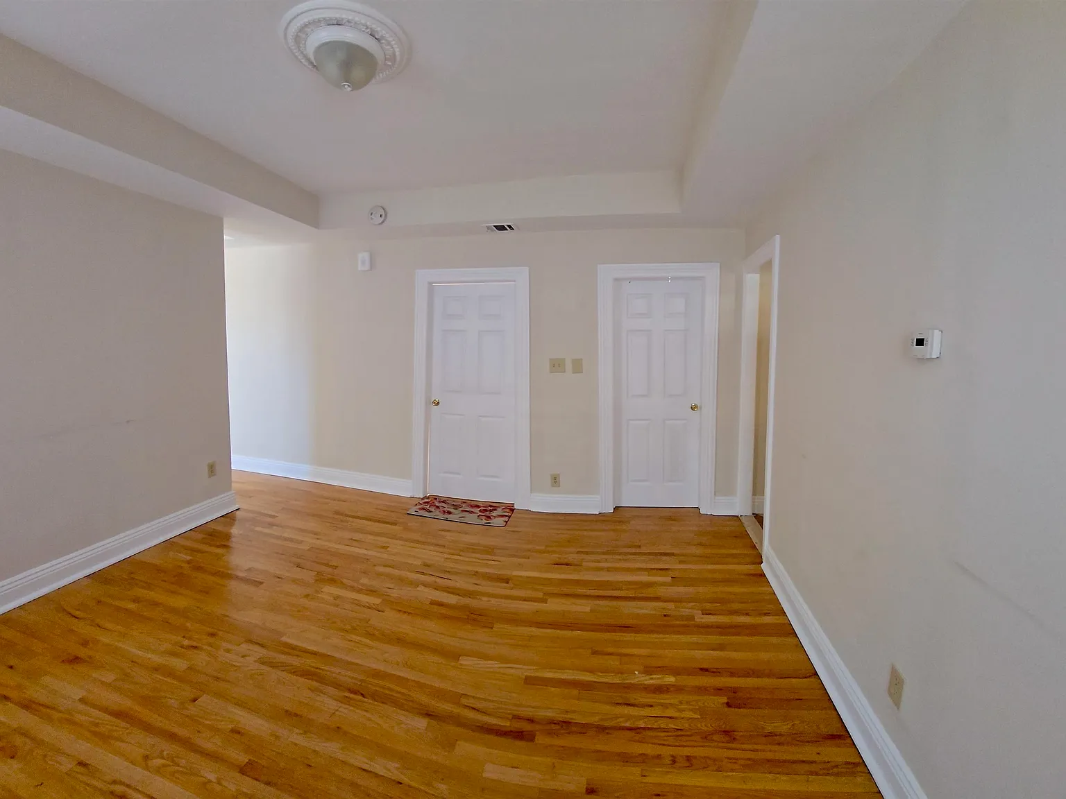 2 bed, 1.0 bath, 1075 sqft, $2,200 — Photo 2