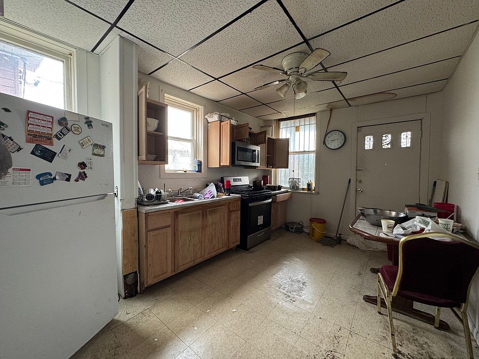 2nd image of 33 S Mayfield Ave