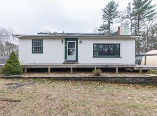 29 Hatch Rd, Pembroke, MA 02359