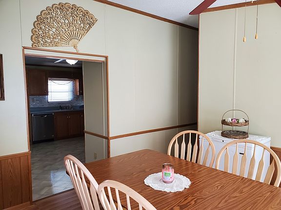 4th image of 44 Saint Peters Dr