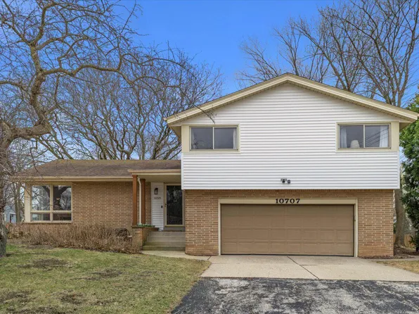 10707 West Courtland AVENUE, Wauwatosa, WI 53225