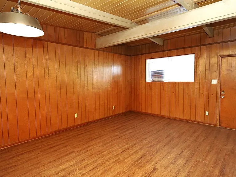 207 E Moore St — Photo 4
