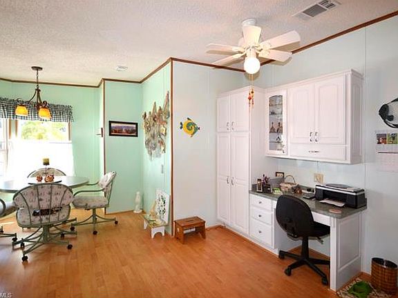 5th image of 4948 Gulfgate Ln