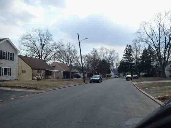 Exterior Neighborhood (street photo)