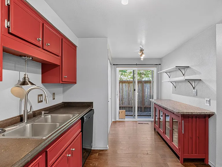 5751 SW 204th Pl — Photo 12