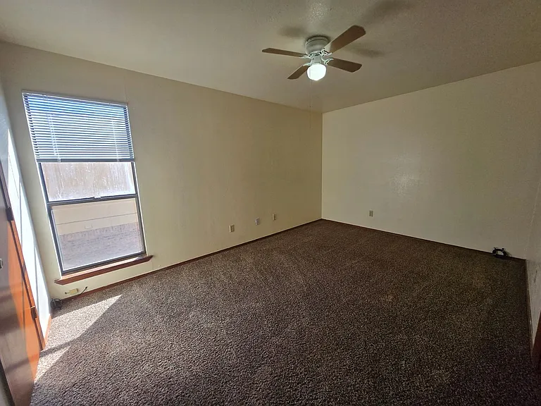 2804 W 4th St — Photo 10