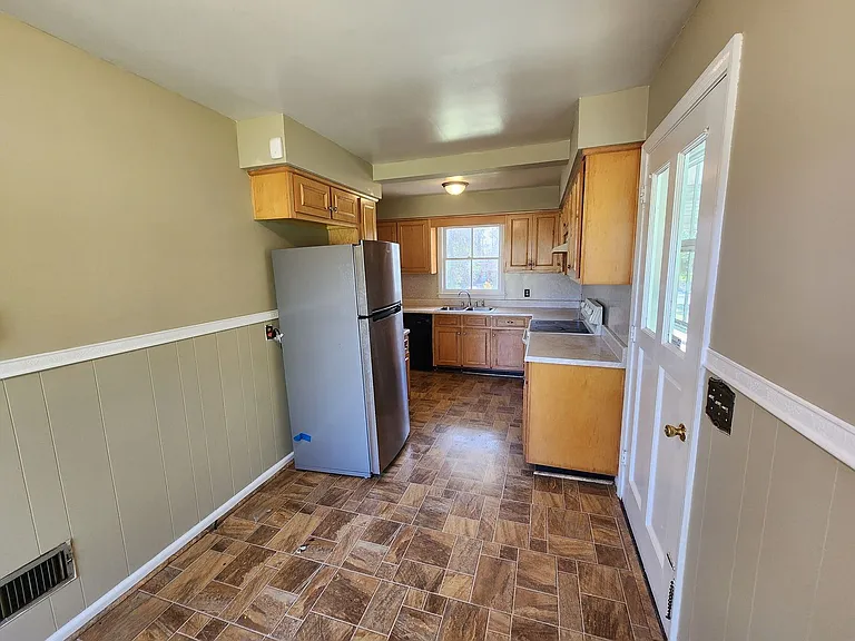 1097 Bolton Ct — Photo 3