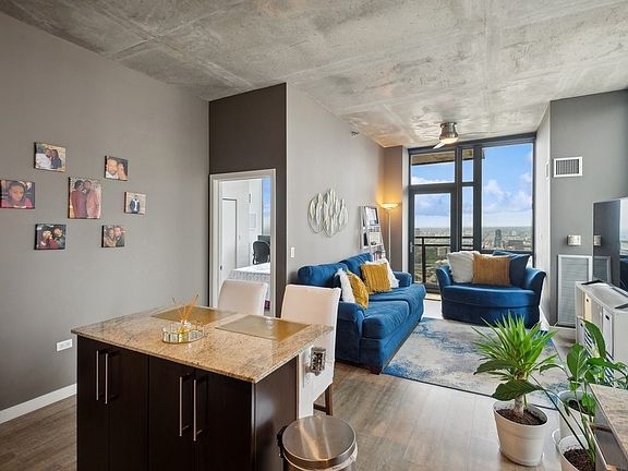 5th image of 235 W Van Buren St Unit 4014