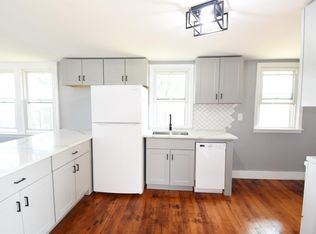 7 Race St, Middletown, RI 02842