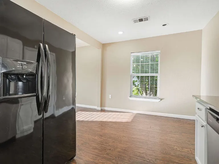 2102 N Galveston Ave — Photo 4