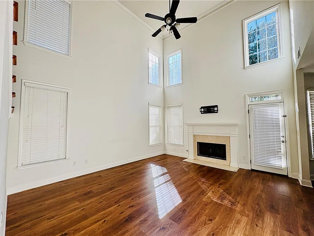 4 bed, 3.0 bath, 2213 sqft, $3,200 — Photo 2