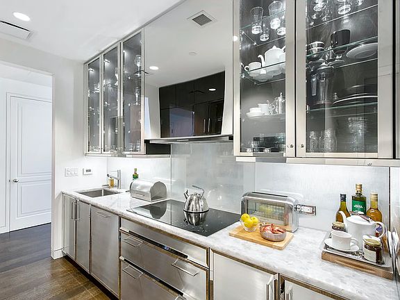 5th image of 20 W 53rd St #29A