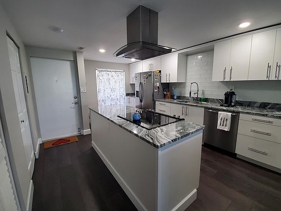 4th image of 2800 Cove Cay Dr Unit 7E
