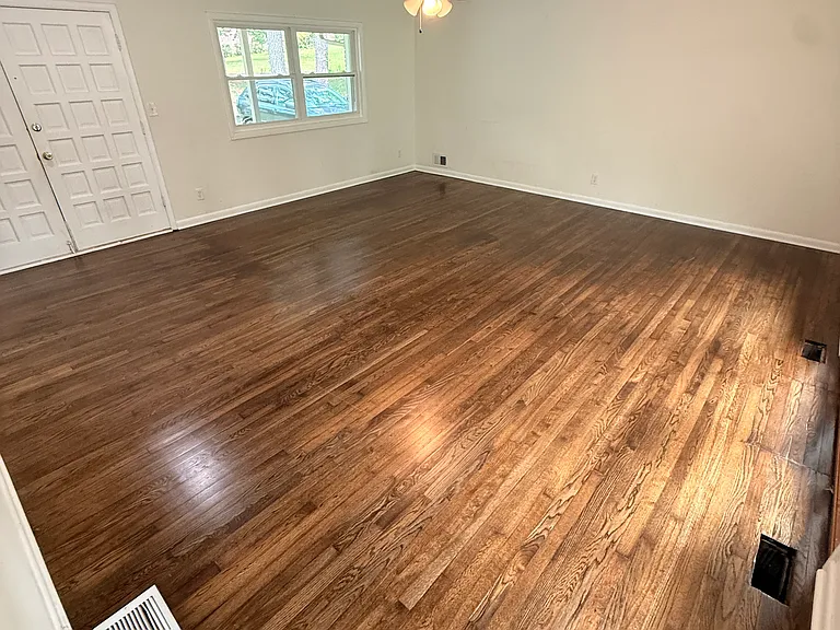 4078 Flintridge Dr — Photo 2