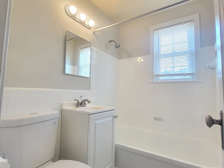 739 N Oakland St — Photo 9