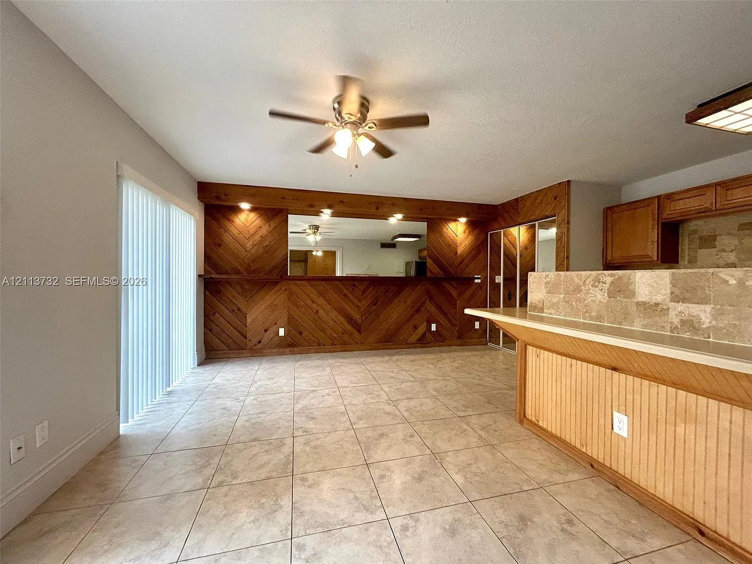 645 Executive Center Dr — Photo 3