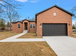 21324 Robinson St, Farmington Hills, MI 48336