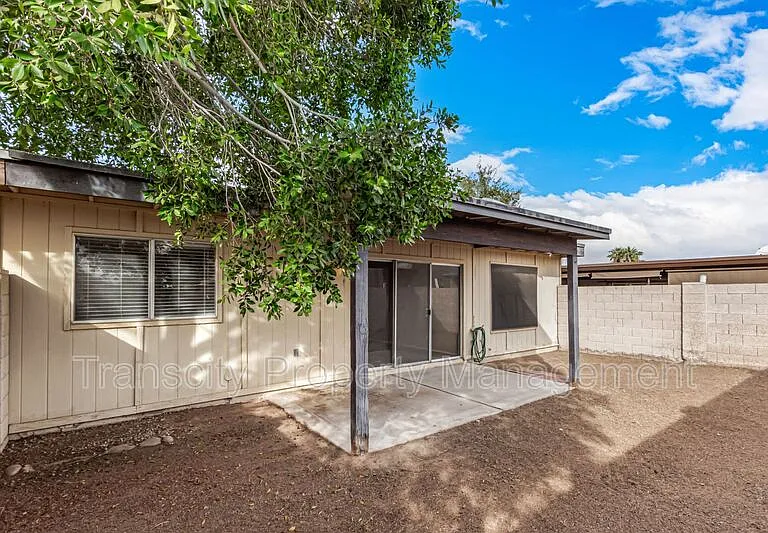 743 W Fordham Dr — Photo 10