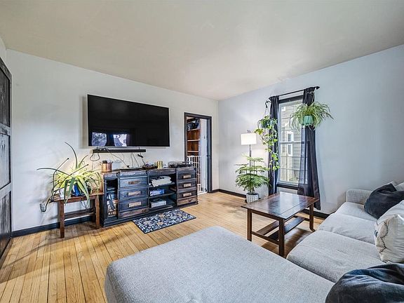 4th image of 517 Adams Street