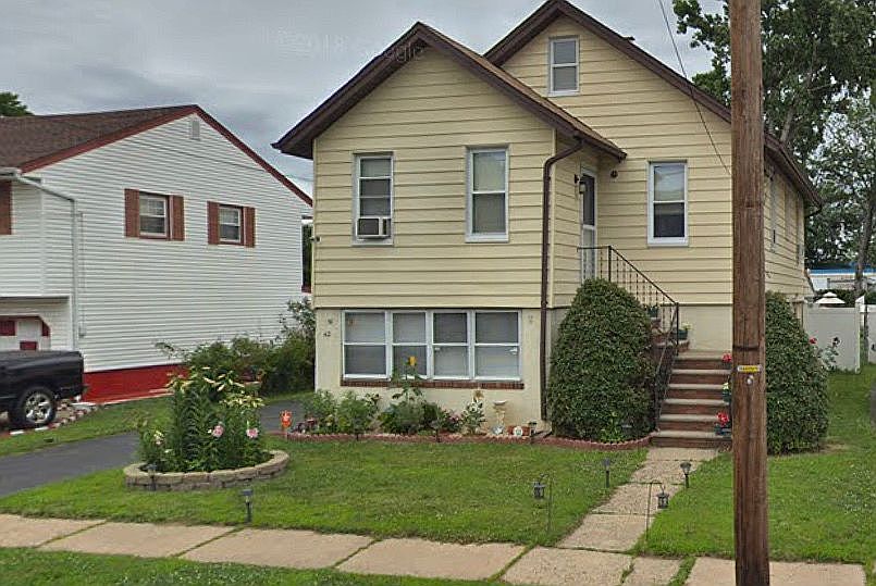 2nd image of 42 Kaufman Ave