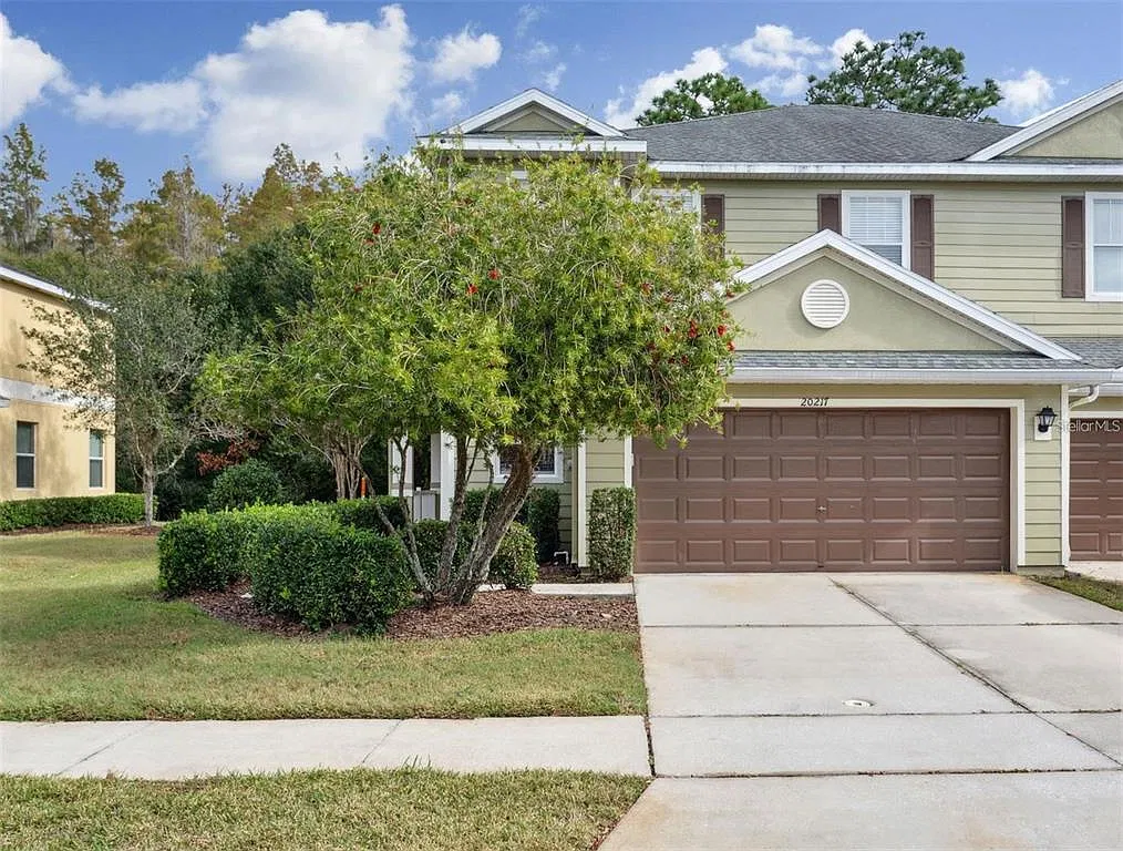 3 bed, 2.5 bath, 2086 sqft, $2,425 — Photo 1