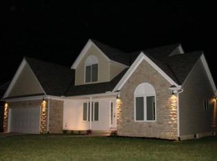 100 Castleton Ct, Pataskala, OH 43062