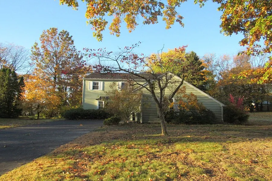 104 Springwood Dr photo 1