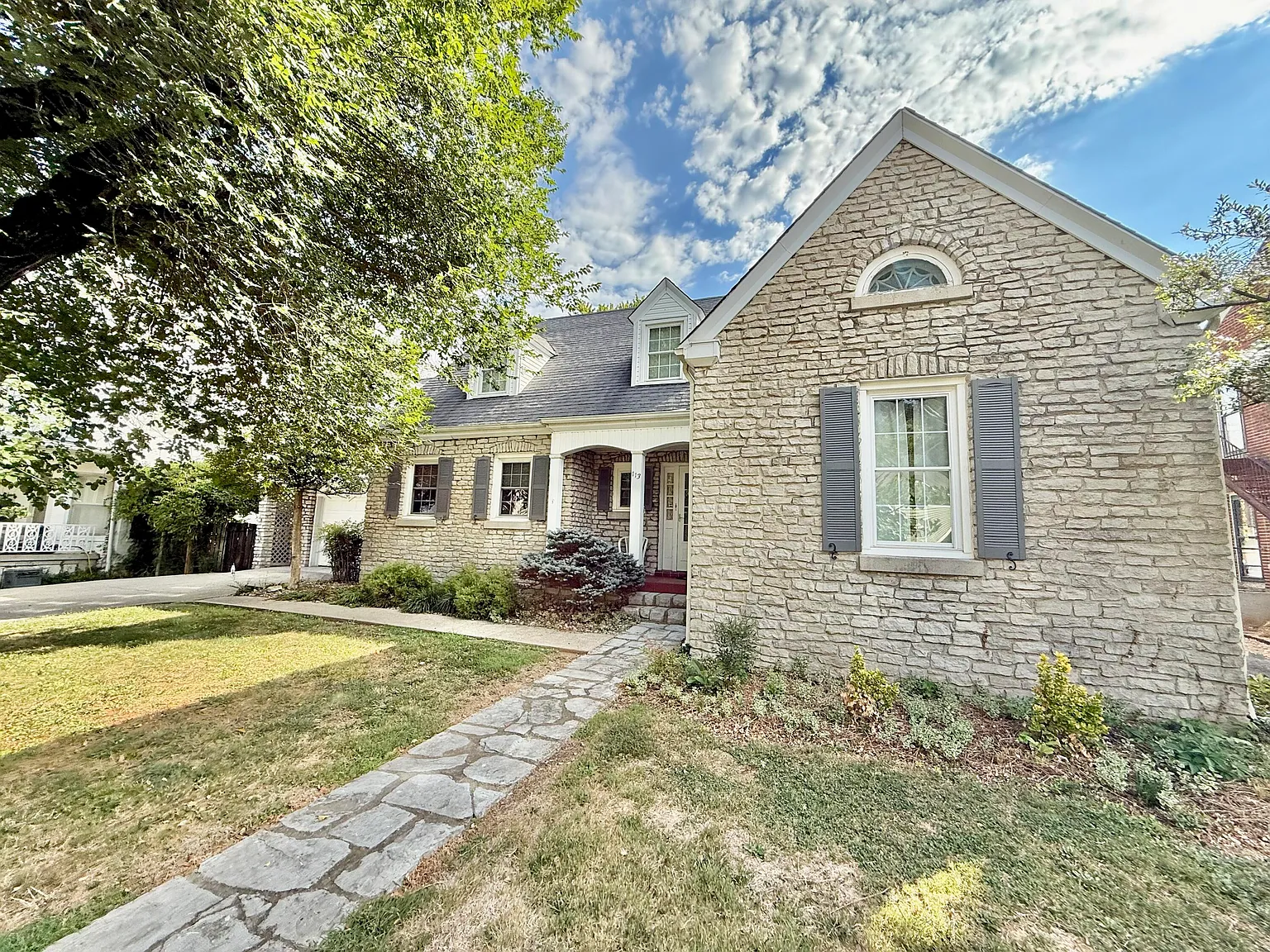 5 bed, 3.0 bath, 3471 sqft, $2,500 — Photo 1