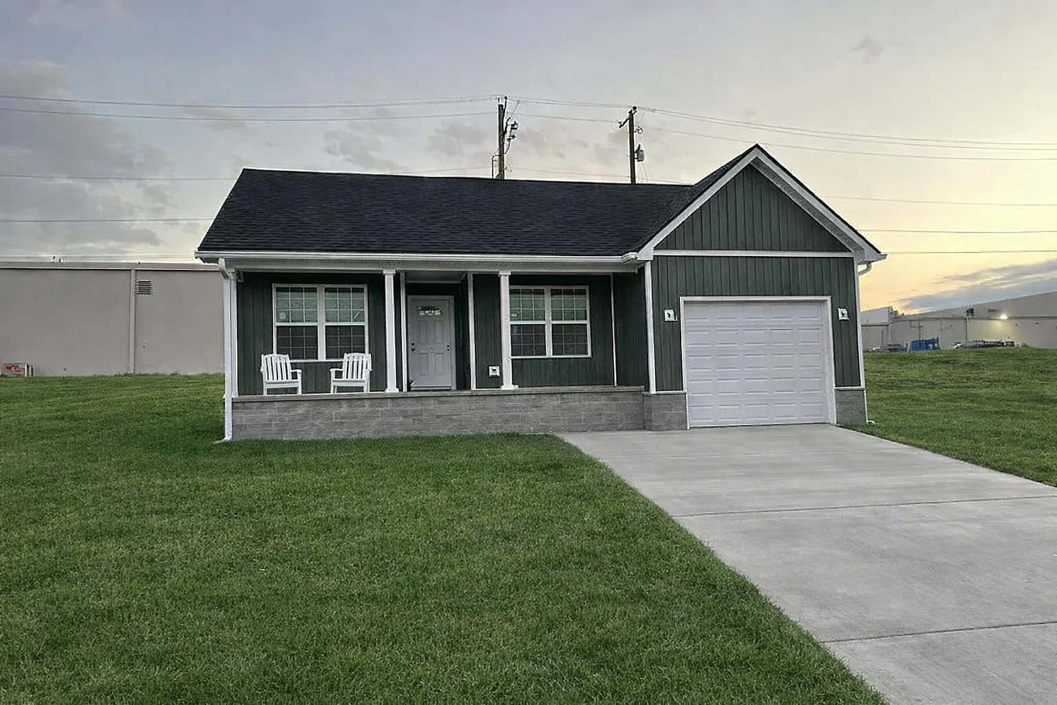 3 bed, 1250 sqft, $1,995 — Photo 1