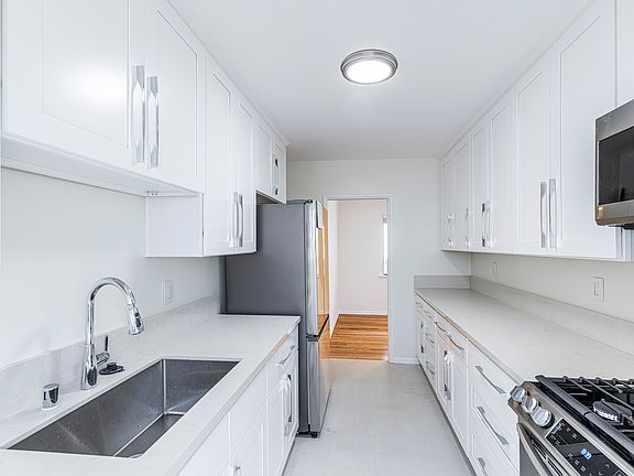 3rd image of 928 17th St APT B