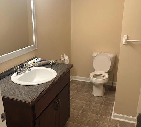 Upstairs full bath - Partial view