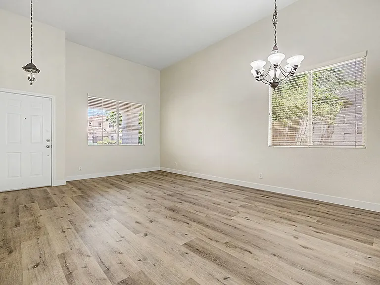 571 Kavanagh Pl — Photo 4