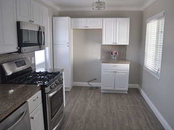 5th image of 2901 Poinsettia Dr