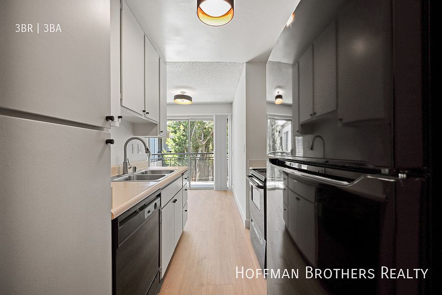 1st image of 1356 S Carmelina Ave #211